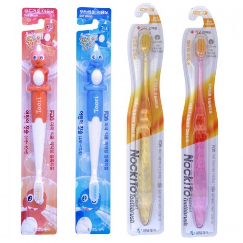 Набор мягких зубных щеток 'Семейный': для детей 4-10 лет и для взрослых с наночастицами золота, сверхтонкой двойной щетиной  и компактной головкой