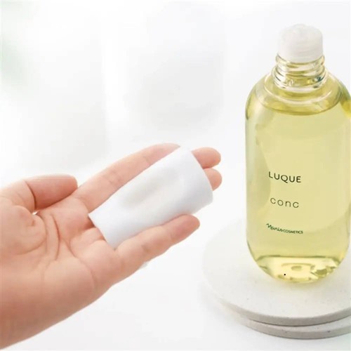 Отшелушивающий и увлажняющий тоник LUQUE Conc, 210 мл Отшелушивающий и увлажняющий тоник LUQUE Conc, 210 мл